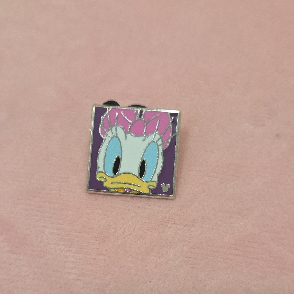 3/$25 ❤️Daisy Duck Disney Trading Pin